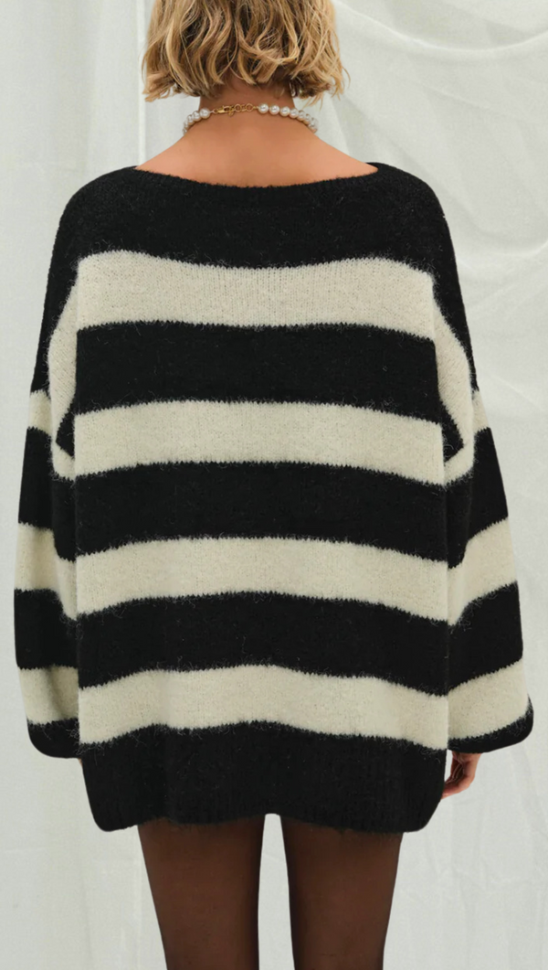 Meggy Oversized Sweater - Black