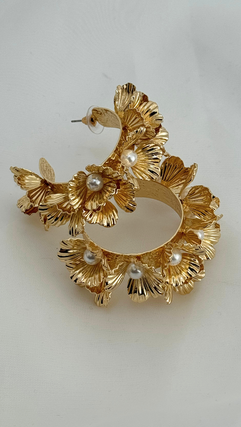 Oversized Floral Hoop - Gold/ Pearl