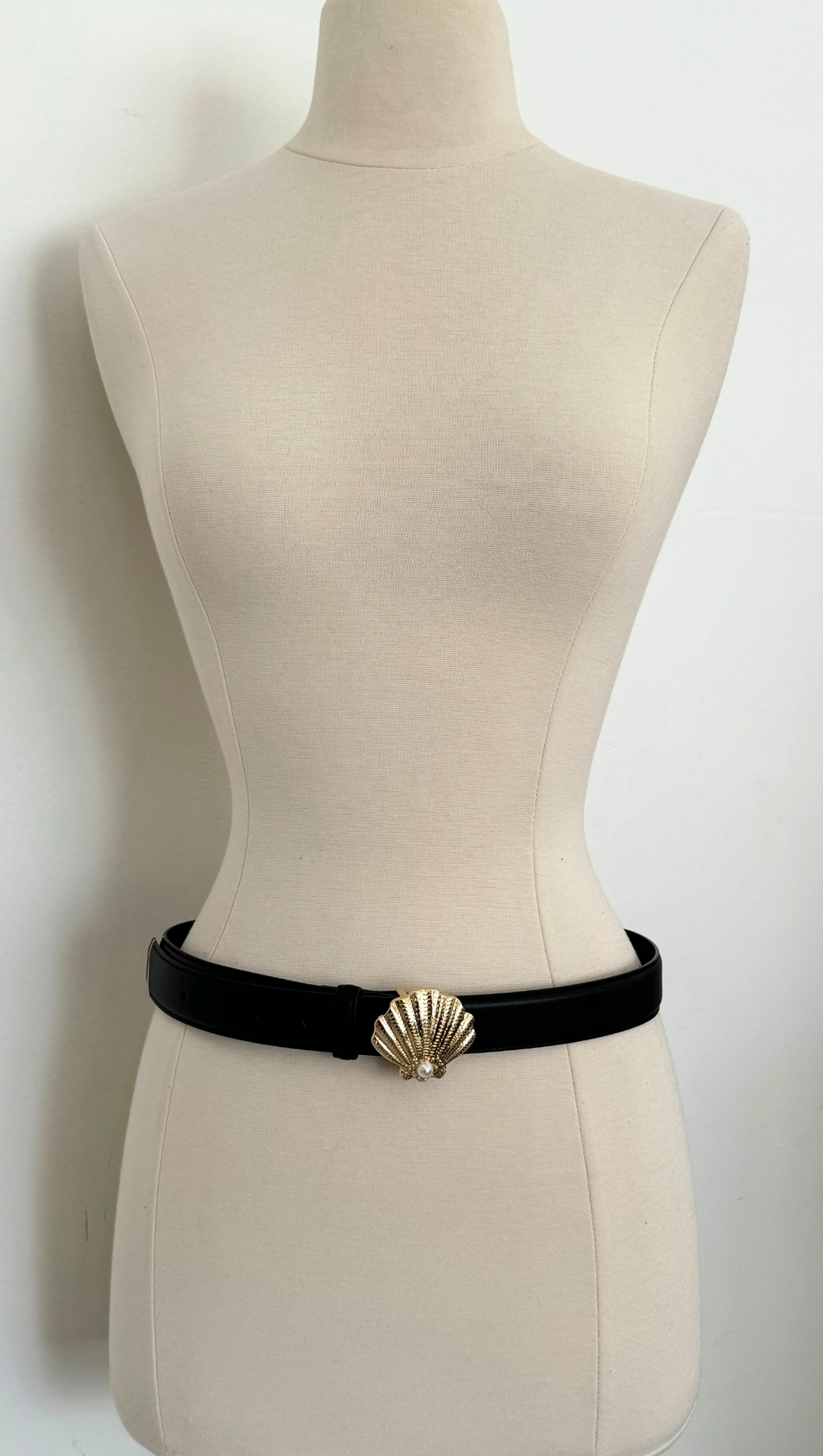 Seashell Buckle Belt - Black – Van De Vort display picture 3