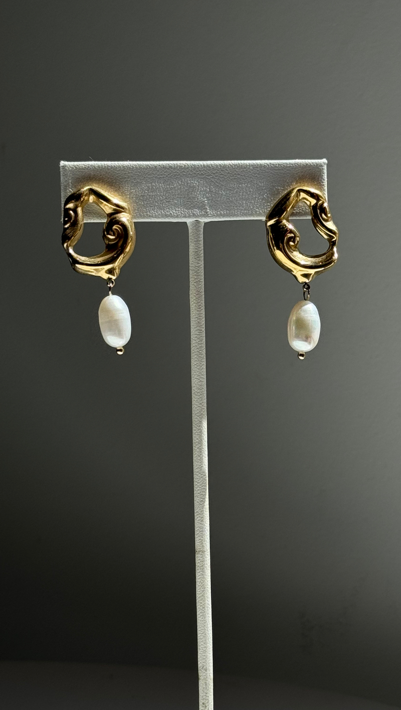 Vintage Inspired Pearl Drop Earring - Gold