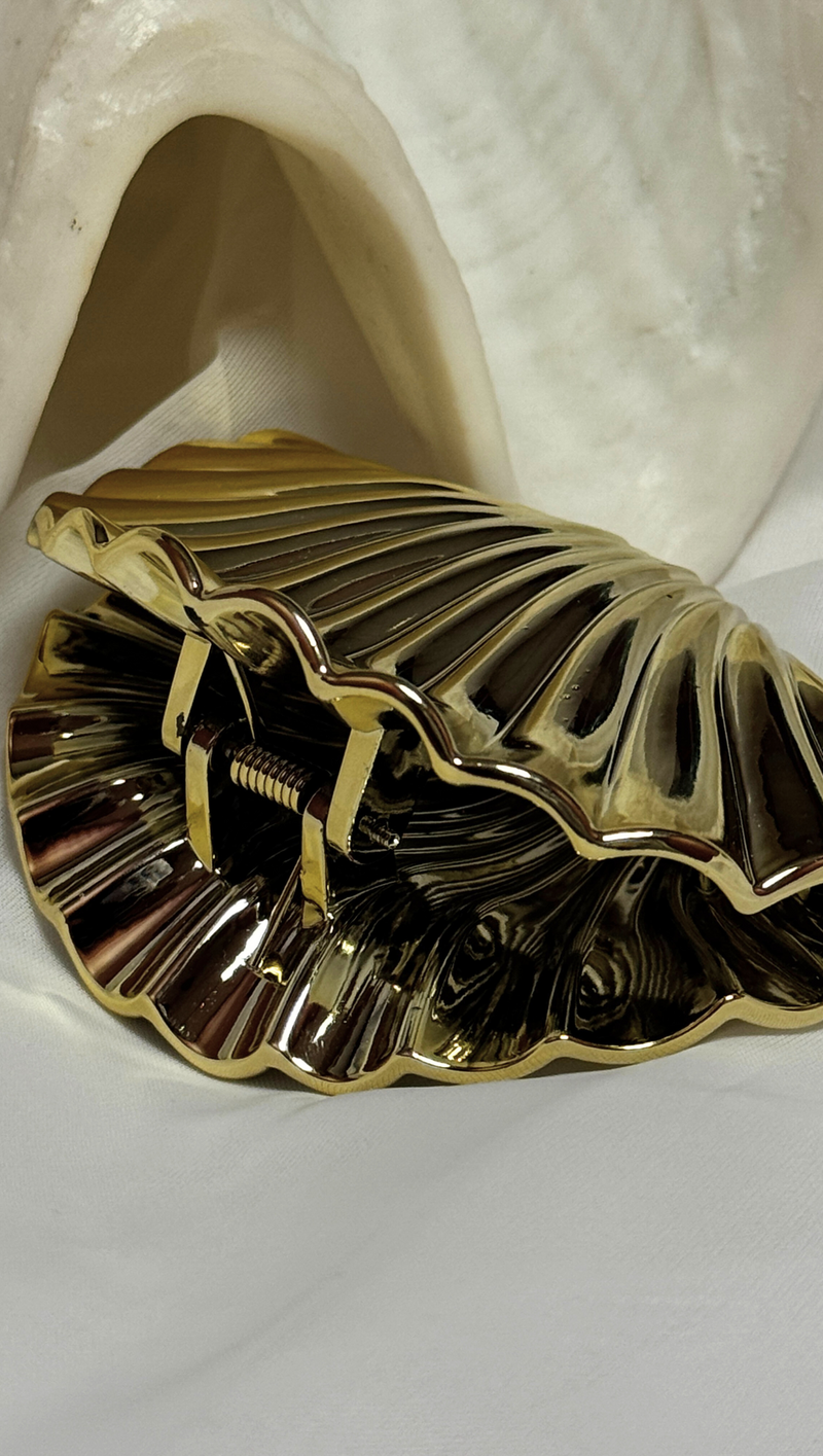 Large Seashell Hair Claw - Gold