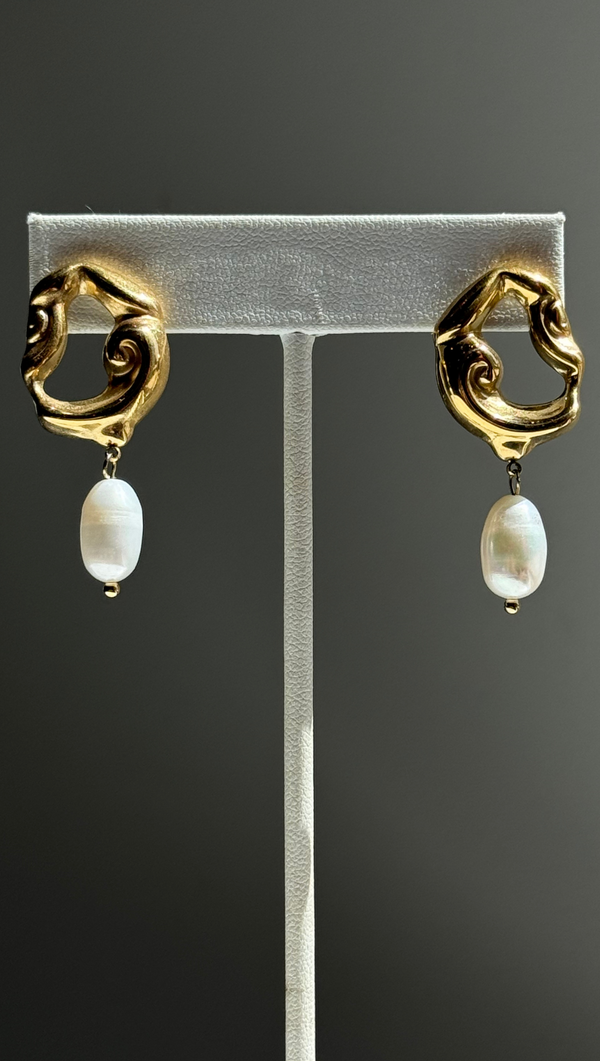 Vintage Inspired Pearl Drop Earring - Gold