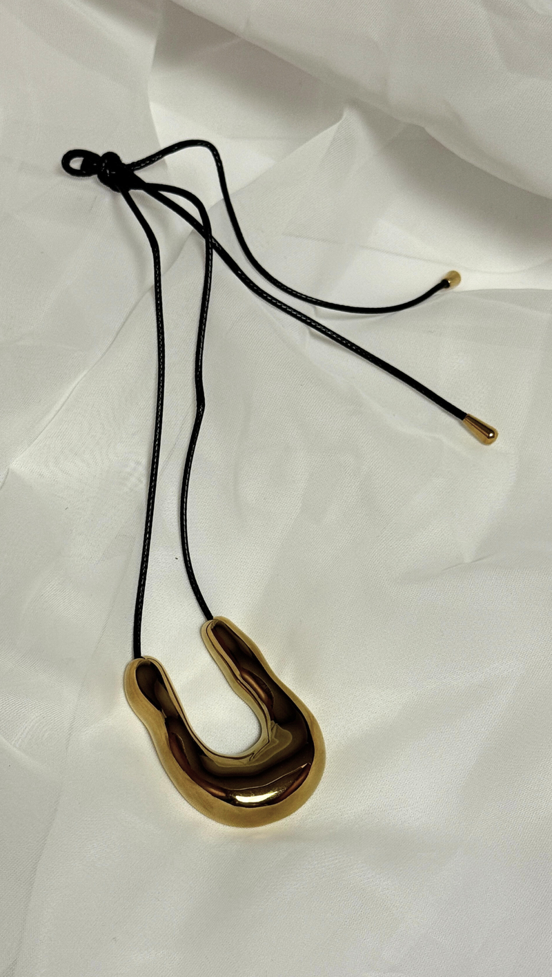 Oversized Horseshoe Woven Necklace -18K Gold Plated