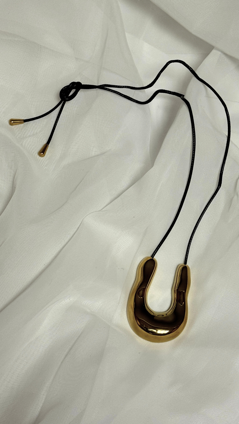 Oversized Horseshoe Woven Necklace -18K Gold Plated