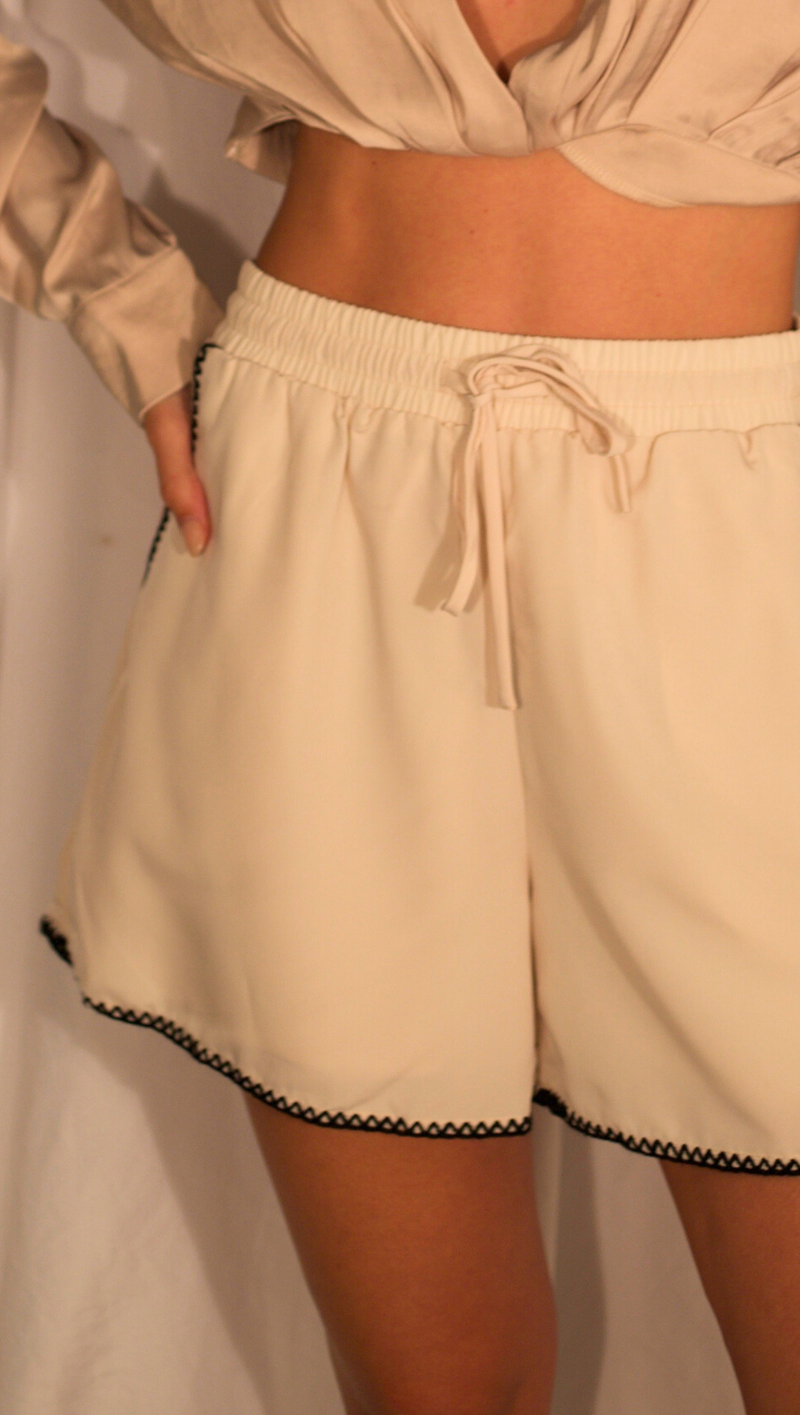 Luca Shorts - Ecru/Black