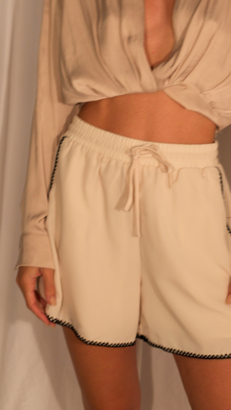 Luca Shorts - Ecru/Black