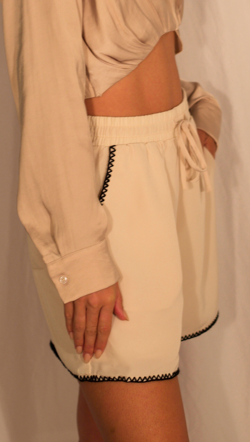Luca Shorts - Ecru/Black