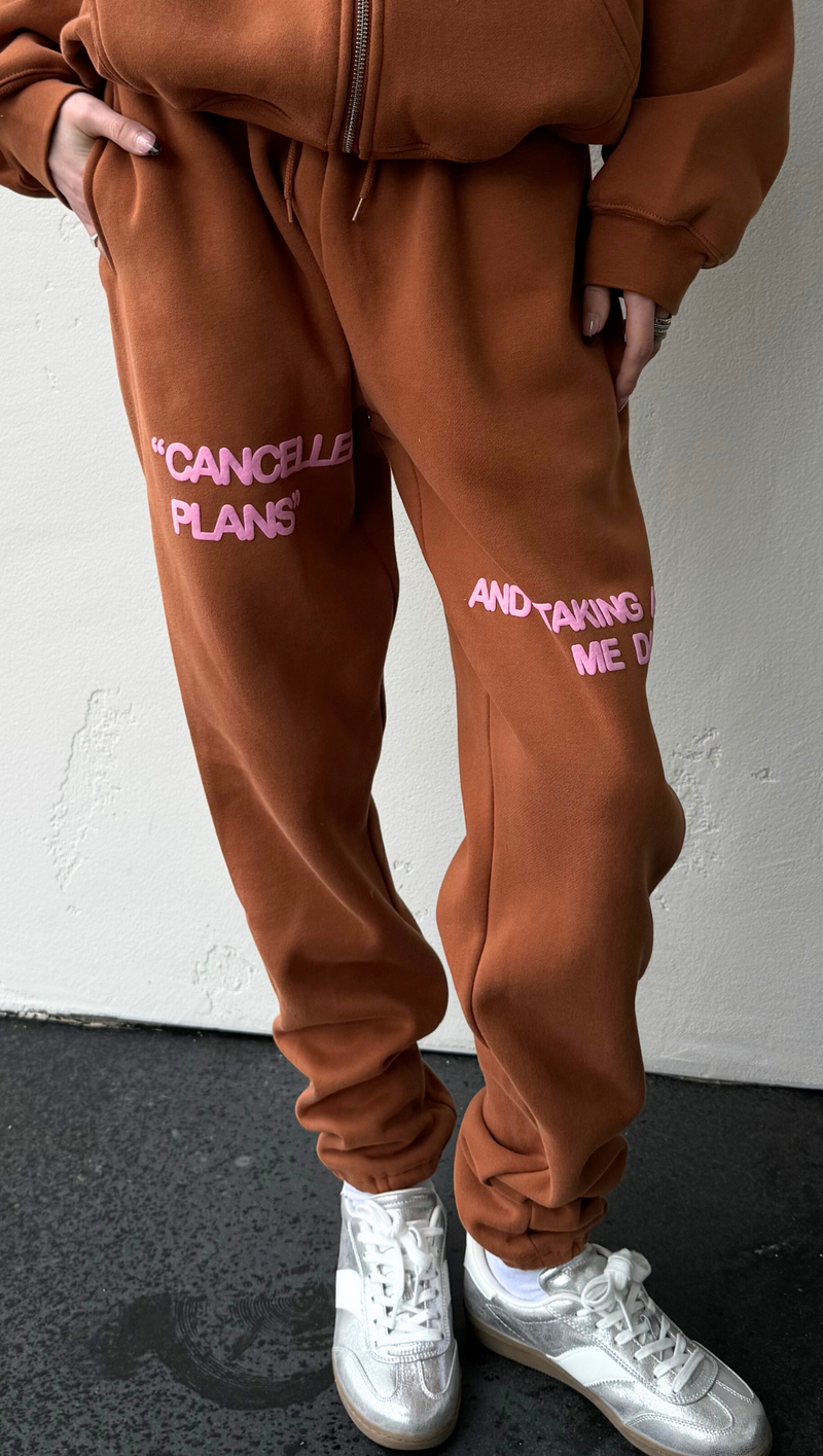 Me Day Sweatpants - Brown