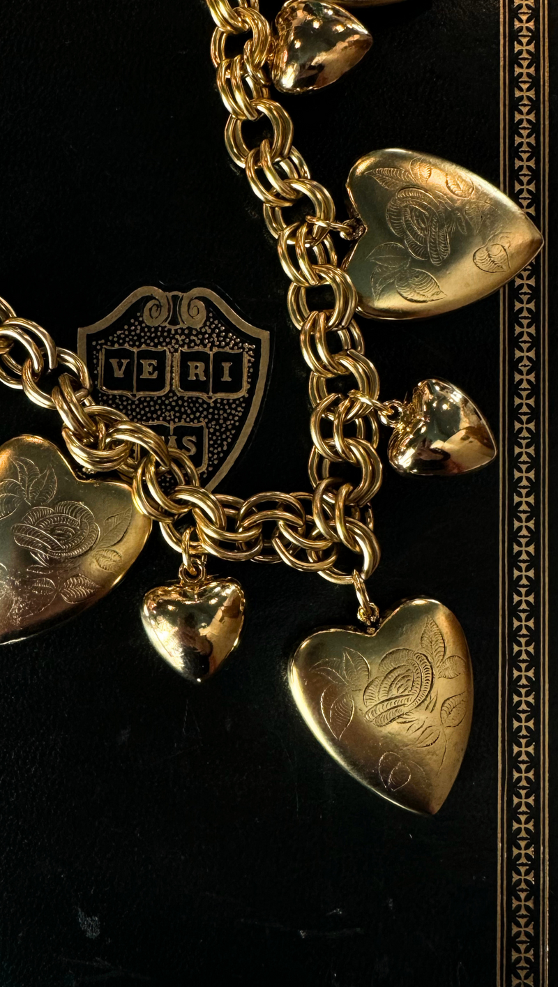 Heartstruck Oversized Charm Necklace - Gold