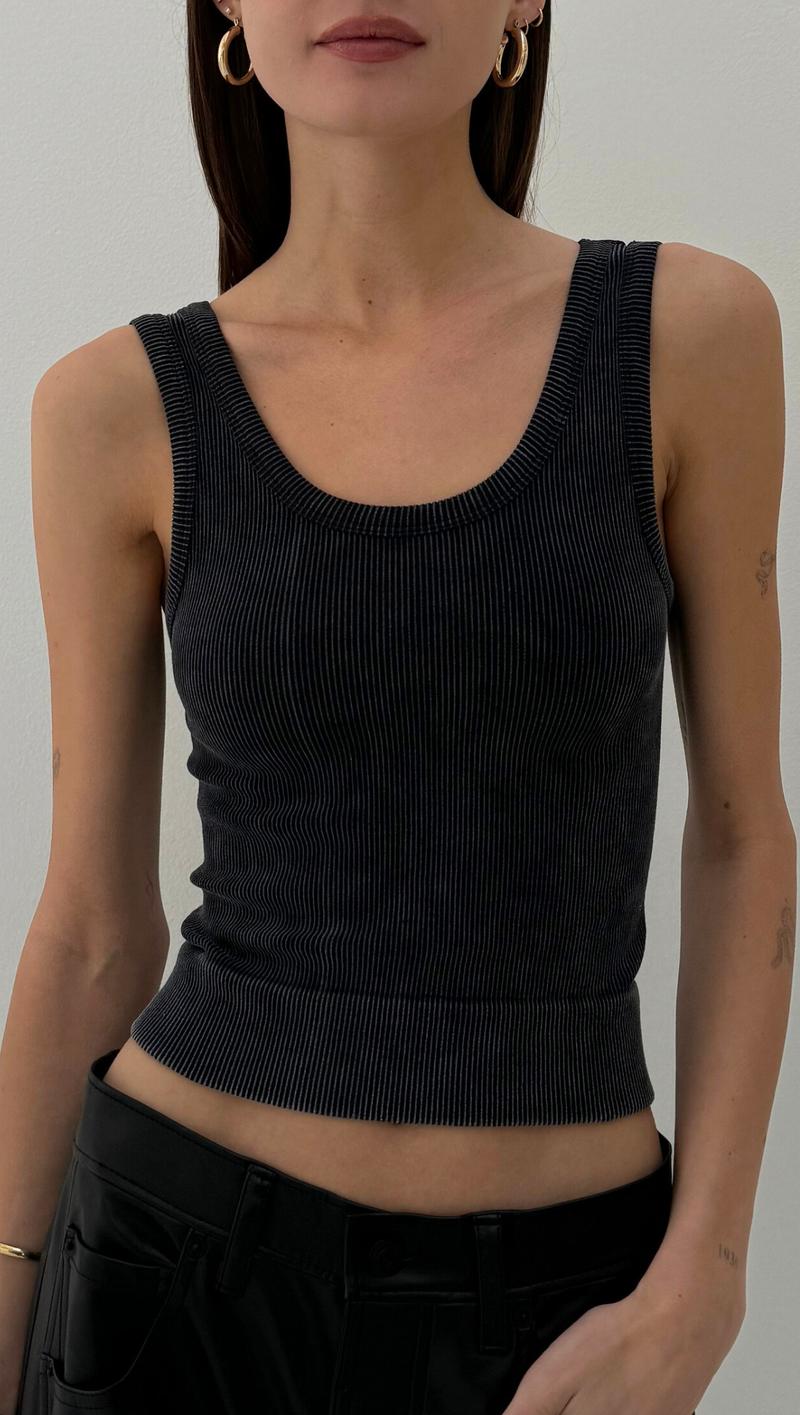 Full Length Scoop Neck Tank - Black