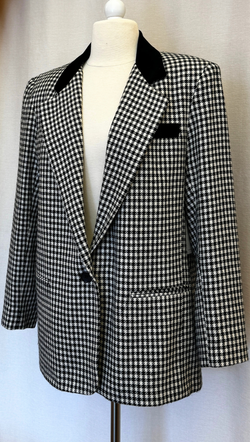 Dumas 90s Houndstooth Blazer w Velvet Detail