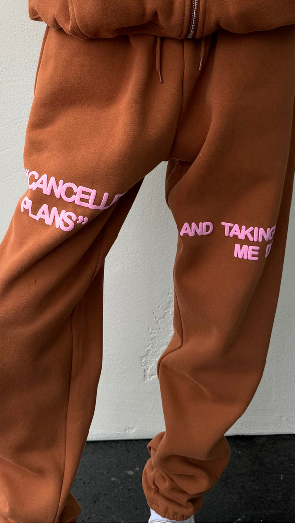 Me Day Sweatpants - Brown