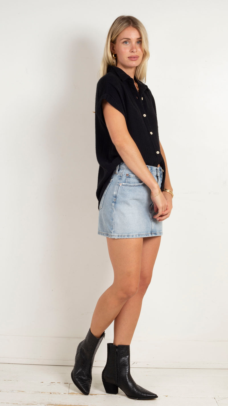 animari-mimi-textured-button-down-black
